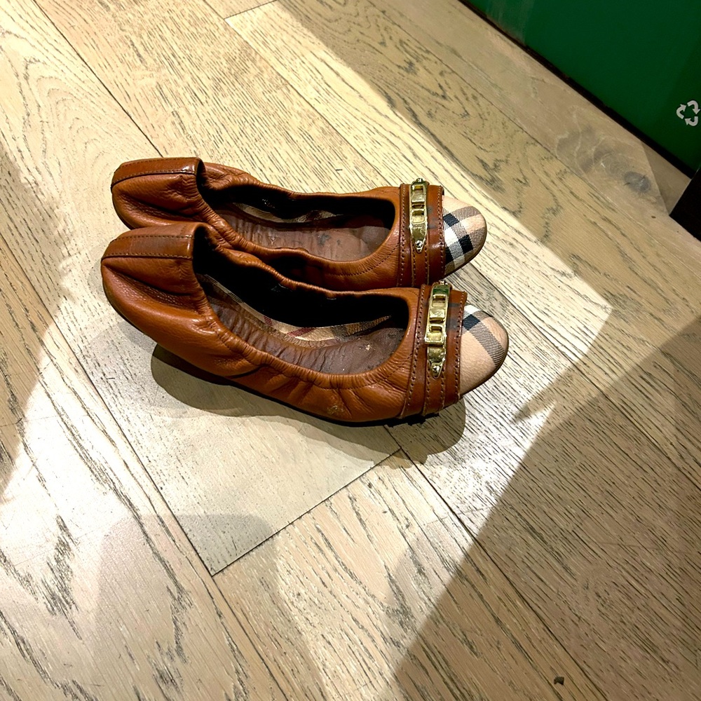 Burberry flats (size 6)